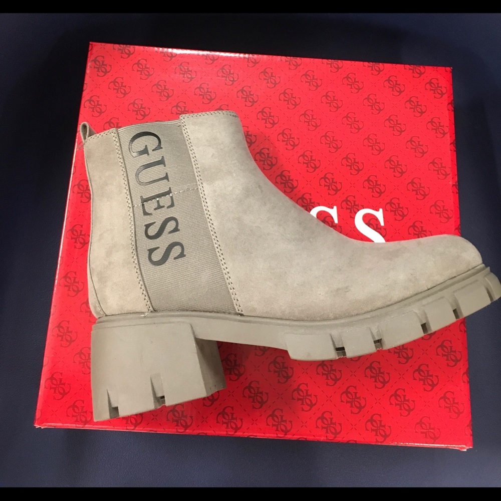 🤎🥾Guess Suede tan ankle Boots 🥾 - Picture 2 of 8